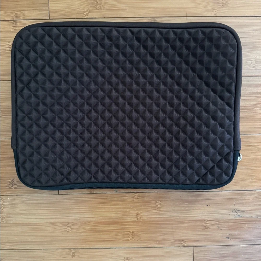 NWOT- lap top case, dark chocolate brown, 14x10”. Diamond raised pattern